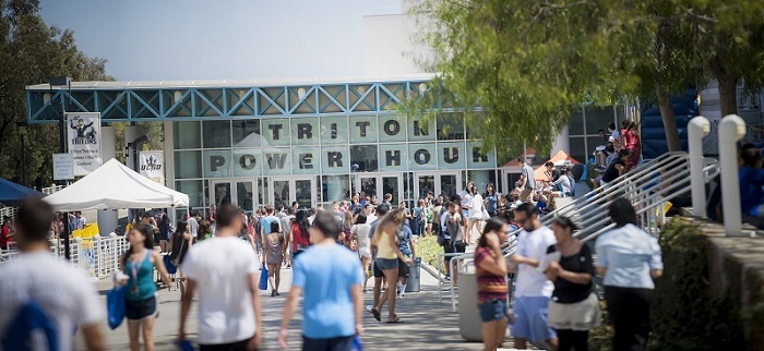 Students gathered on Ridgewalk